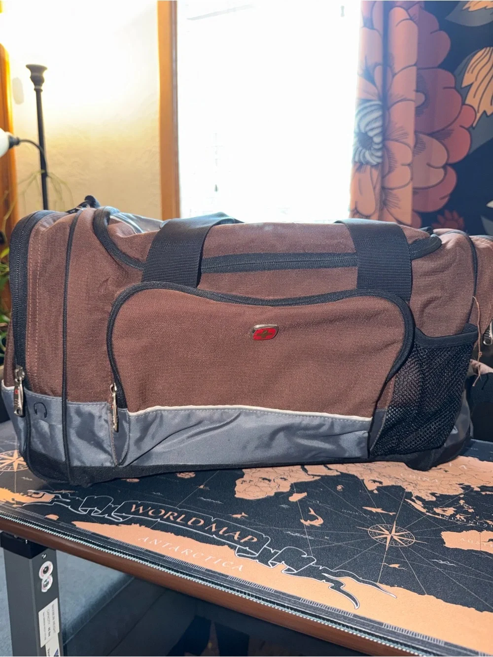 Victorinox Swiss Army Men's Duffel Bag Carry-On Brown/gray No Shoulder Strap